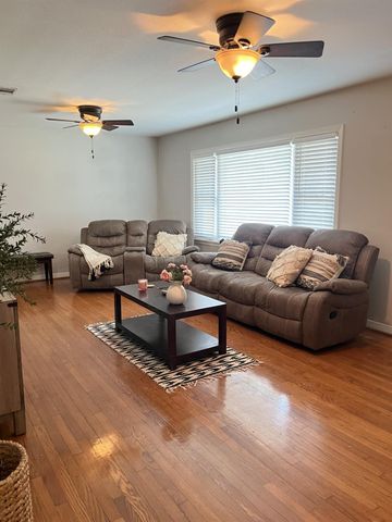 2200 Linwood Lane, Bay City, TX 77414