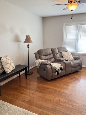 2200 Linwood Lane, Bay City, TX 77414