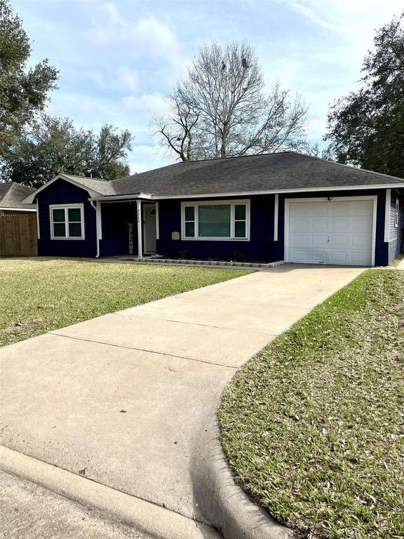 2200 Linwood Lane, Bay City, TX 77414