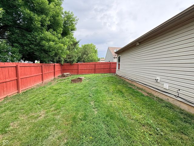 1098 Williamsburg Way, Indianapolis, IN 46234