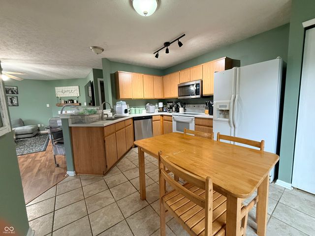 1098 Williamsburg Way, Indianapolis, IN 46234