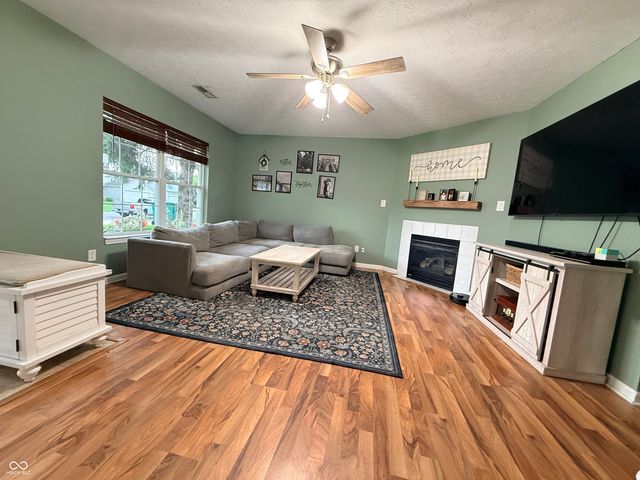 1098 Williamsburg Way, Indianapolis, IN 46234