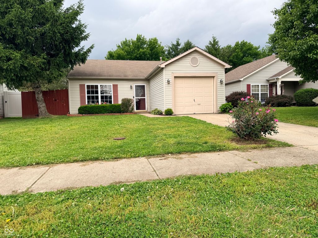 1098 Williamsburg Way, Indianapolis, IN 46234