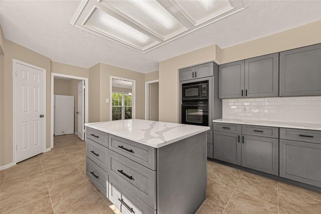 2207 Troon Drive, League City, TX 77573