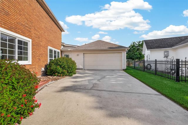 2207 Troon Drive, League City, TX 77573
