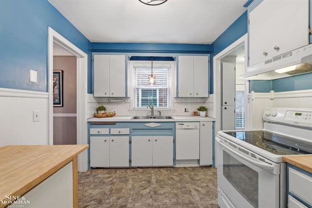 1776 Manchester Boulevard, Grosse Pointe Woods, MI 48236