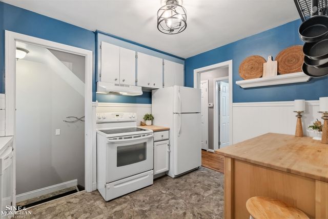 1776 Manchester Boulevard, Grosse Pointe Woods, MI 48236