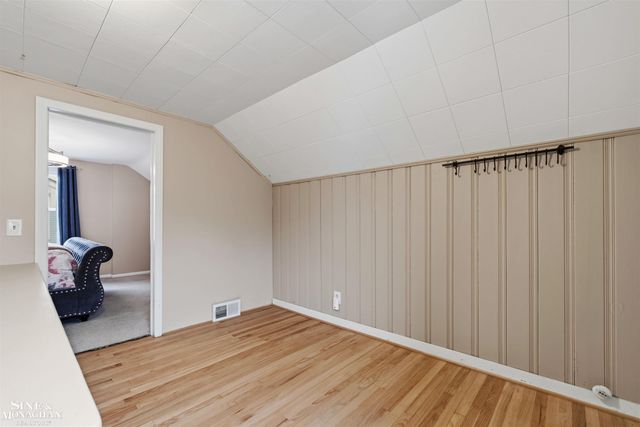 1776 Manchester Boulevard, Grosse Pointe Woods, MI 48236