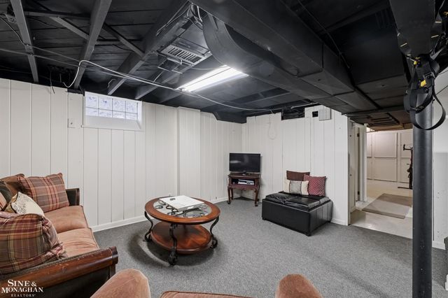 1776 Manchester Boulevard, Grosse Pointe Woods, MI 48236