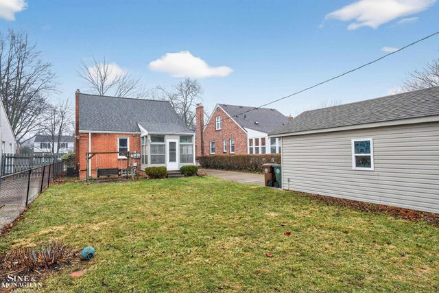 1776 Manchester Boulevard, Grosse Pointe Woods, MI 48236