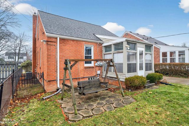 1776 Manchester Boulevard, Grosse Pointe Woods, MI 48236