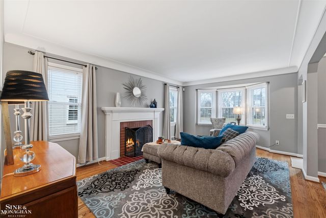 1776 Manchester Boulevard, Grosse Pointe Woods, MI 48236