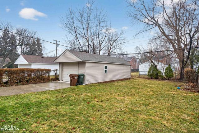 1776 Manchester Boulevard, Grosse Pointe Woods, MI 48236