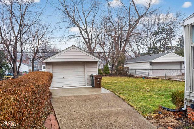 1776 Manchester Boulevard, Grosse Pointe Woods, MI 48236