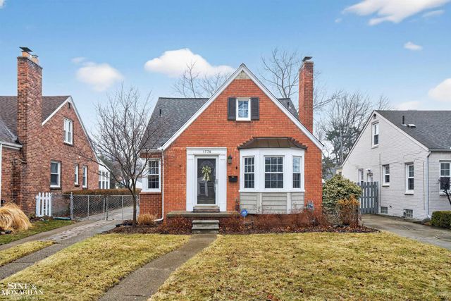 1776 Manchester Boulevard, Grosse Pointe Woods, MI 48236