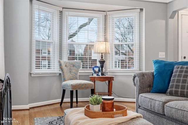 1776 Manchester Boulevard, Grosse Pointe Woods, MI 48236