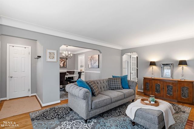 1776 Manchester Boulevard, Grosse Pointe Woods, MI 48236