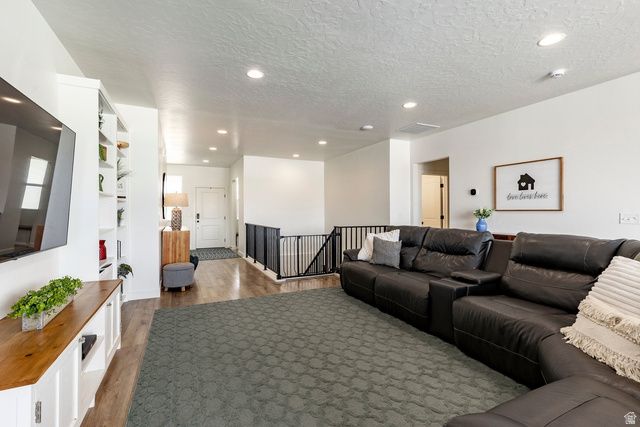 712 W BLUE MOUNTAIN DR, Saratoga Springs, UT 84045