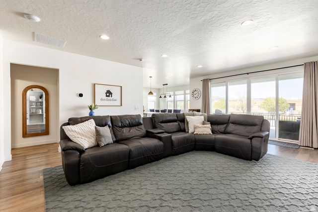 712 W BLUE MOUNTAIN DR, Saratoga Springs, UT 84045