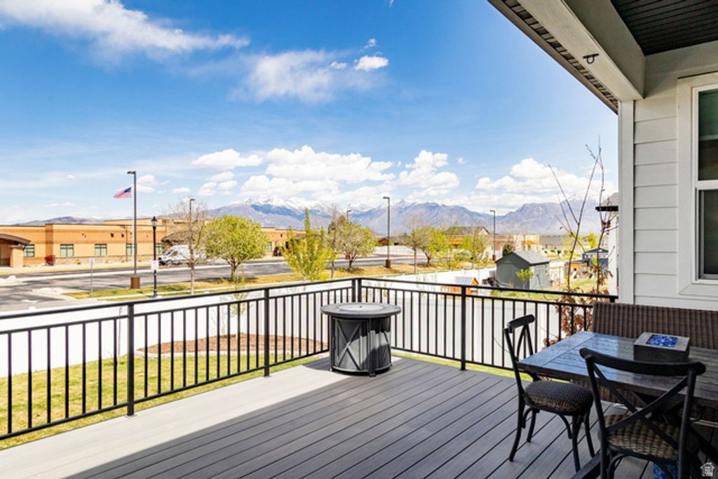 Image 35 of property listing at 712 W BLUE MOUNTAIN DR, Saratoga Springs, UT 84045