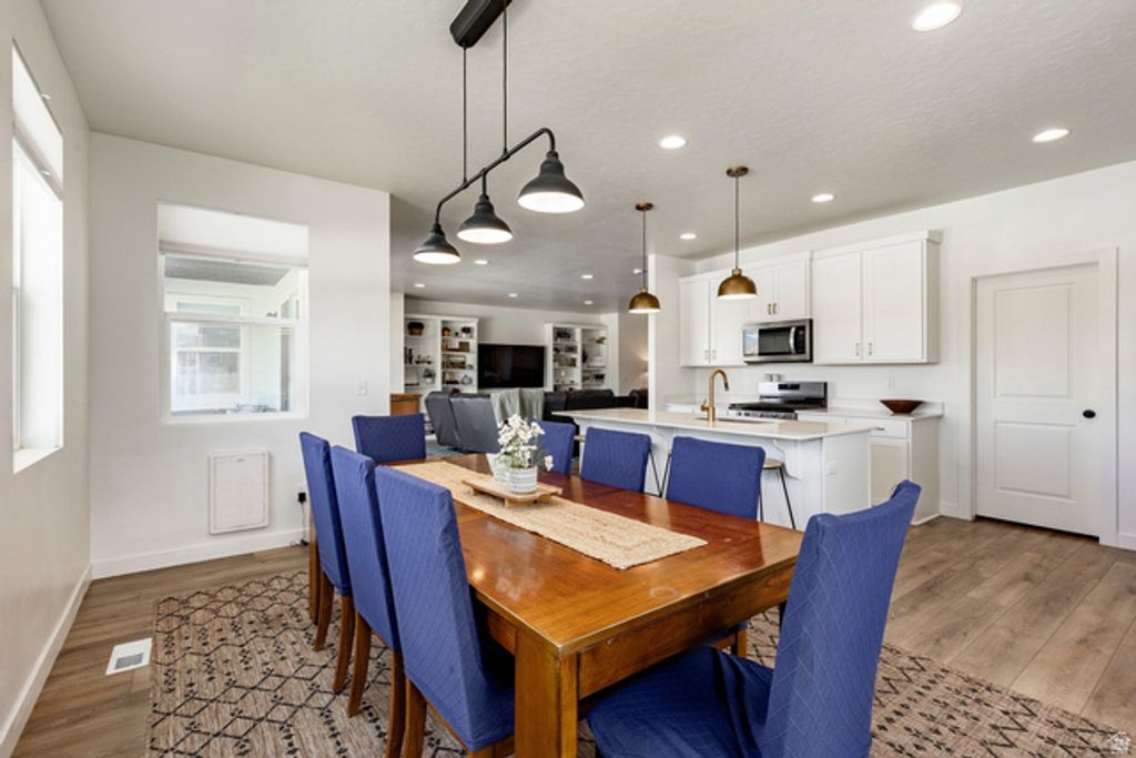 Image 5 of property listing at 712 W BLUE MOUNTAIN DR, Saratoga Springs, UT 84045