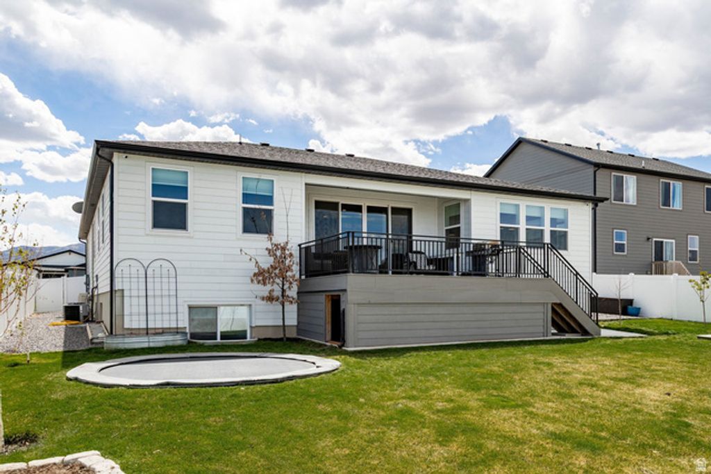 Image 8 of property listing at 712 W BLUE MOUNTAIN DR, Saratoga Springs, UT 84045