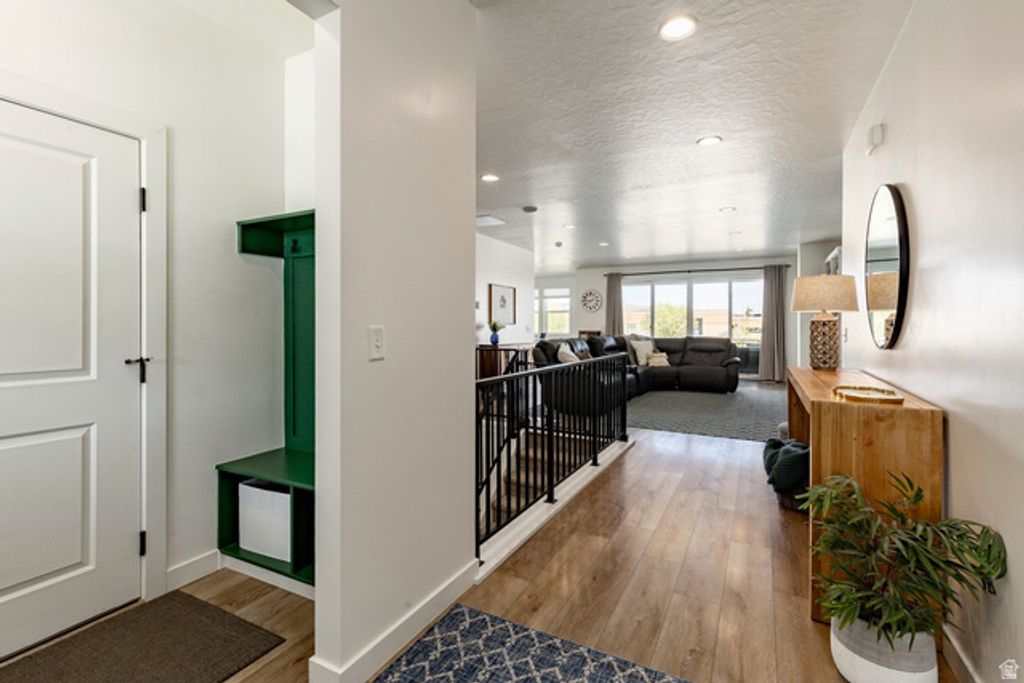 Image 9 of property listing at 712 W BLUE MOUNTAIN DR, Saratoga Springs, UT 84045