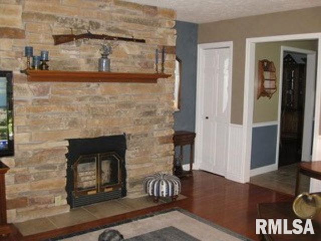 17215 N MANGOLD Road, Edelstein, IL 61526