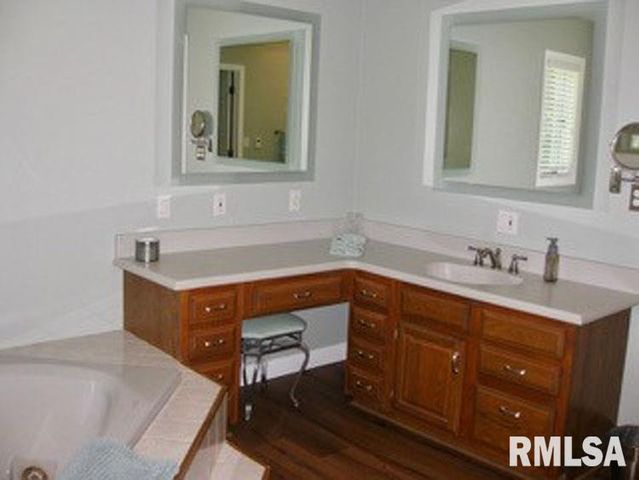 17215 N MANGOLD Road, Edelstein, IL 61526