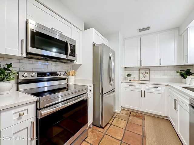 2490 SPOKANE Avenue E, Jacksonville, FL 32233