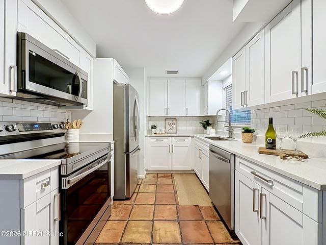 2490 SPOKANE Avenue E, Jacksonville, FL 32233