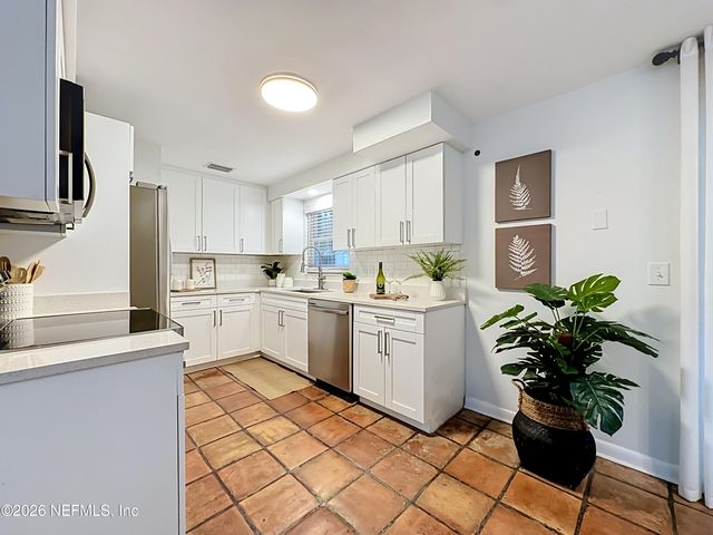 2490 SPOKANE Avenue E, Jacksonville, FL 32233