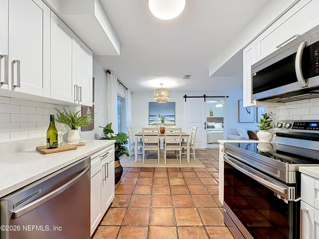 2490 SPOKANE Avenue E, Jacksonville, FL 32233