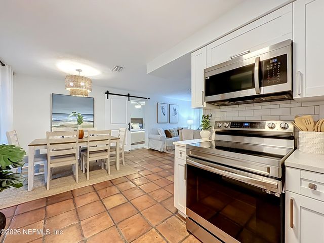 2490 SPOKANE Avenue E, Jacksonville, FL 32233