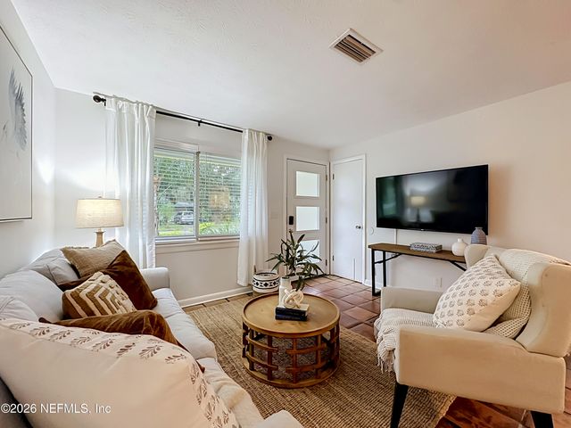 2490 SPOKANE Avenue E, Jacksonville, FL 32233