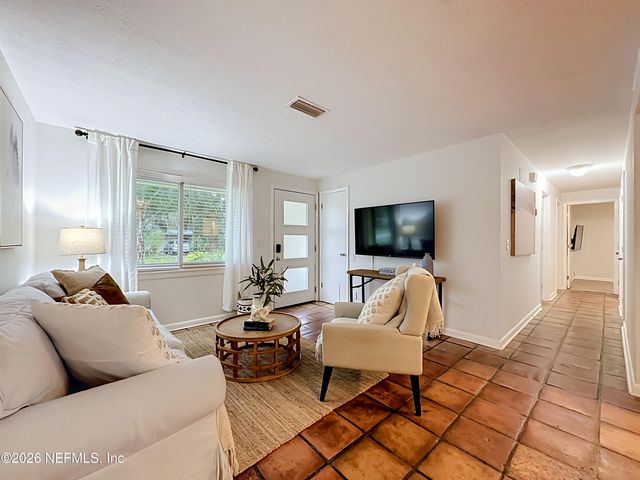 2490 SPOKANE Avenue E, Jacksonville, FL 32233