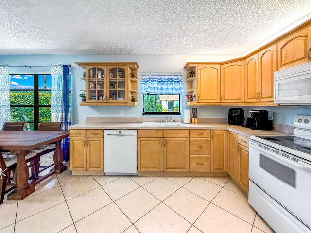 39 Vía De Casas Norte, Boynton Beach, FL 33426