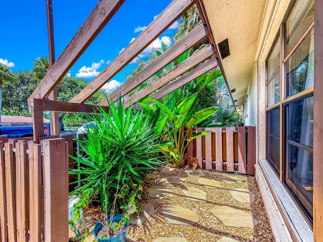 39 Vía De Casas Norte, Boynton Beach, FL 33426