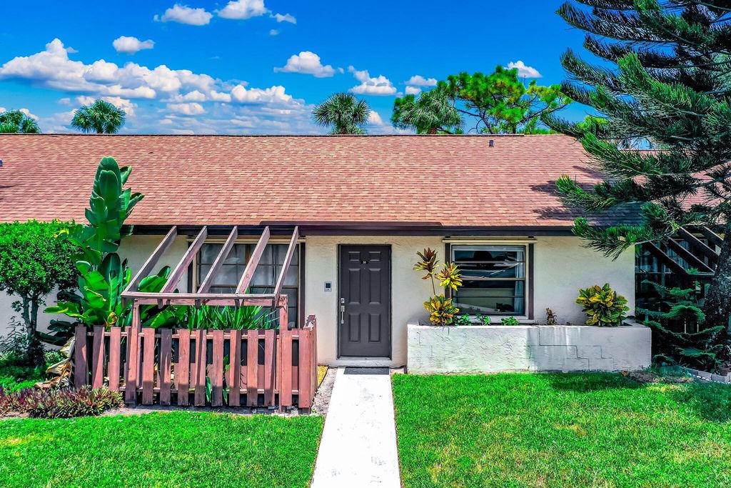 39 Vía De Casas Norte, Boynton Beach, FL 33426