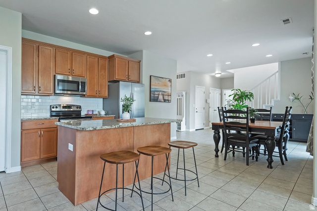 951 N AMBERLY DR, North Salt Lake, UT 84054