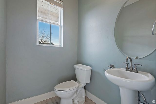 951 N AMBERLY DR, North Salt Lake, UT 84054