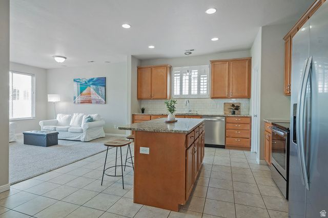 951 N AMBERLY DR, North Salt Lake, UT 84054