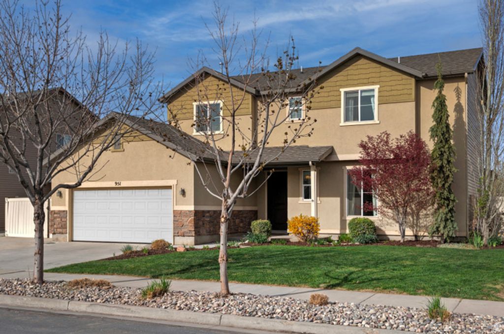 951 N AMBERLY DR, North Salt Lake, UT 84054