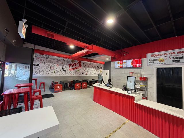 2441 N Clark Street, Chicago, IL 60614