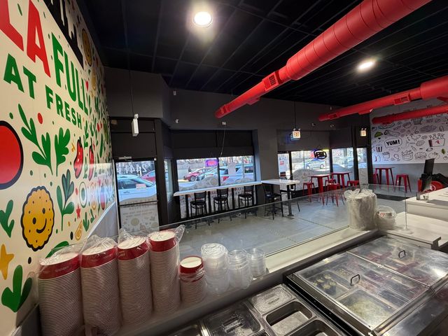 2441 N Clark Street, Chicago, IL 60614