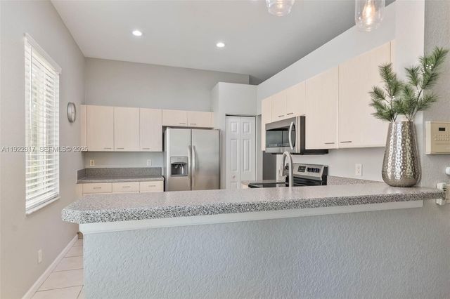 1784 Aspen Ln, Weston, FL 33327