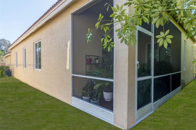 1784 Aspen Ln, Weston, FL 33327