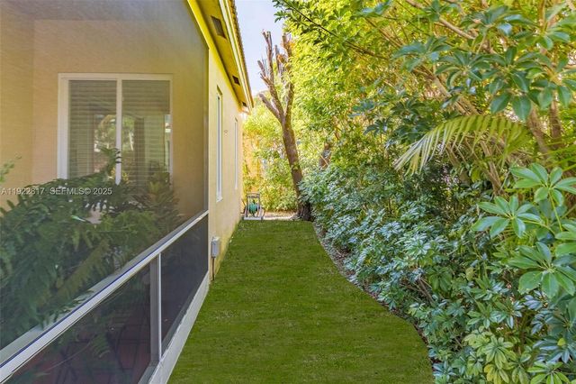 1784 Aspen Ln, Weston, FL 33327