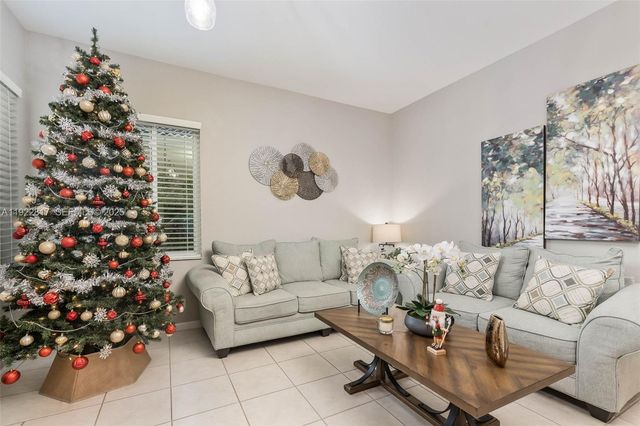 1784 Aspen Ln, Weston, FL 33327