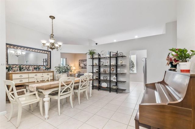 1784 Aspen Ln, Weston, FL 33327